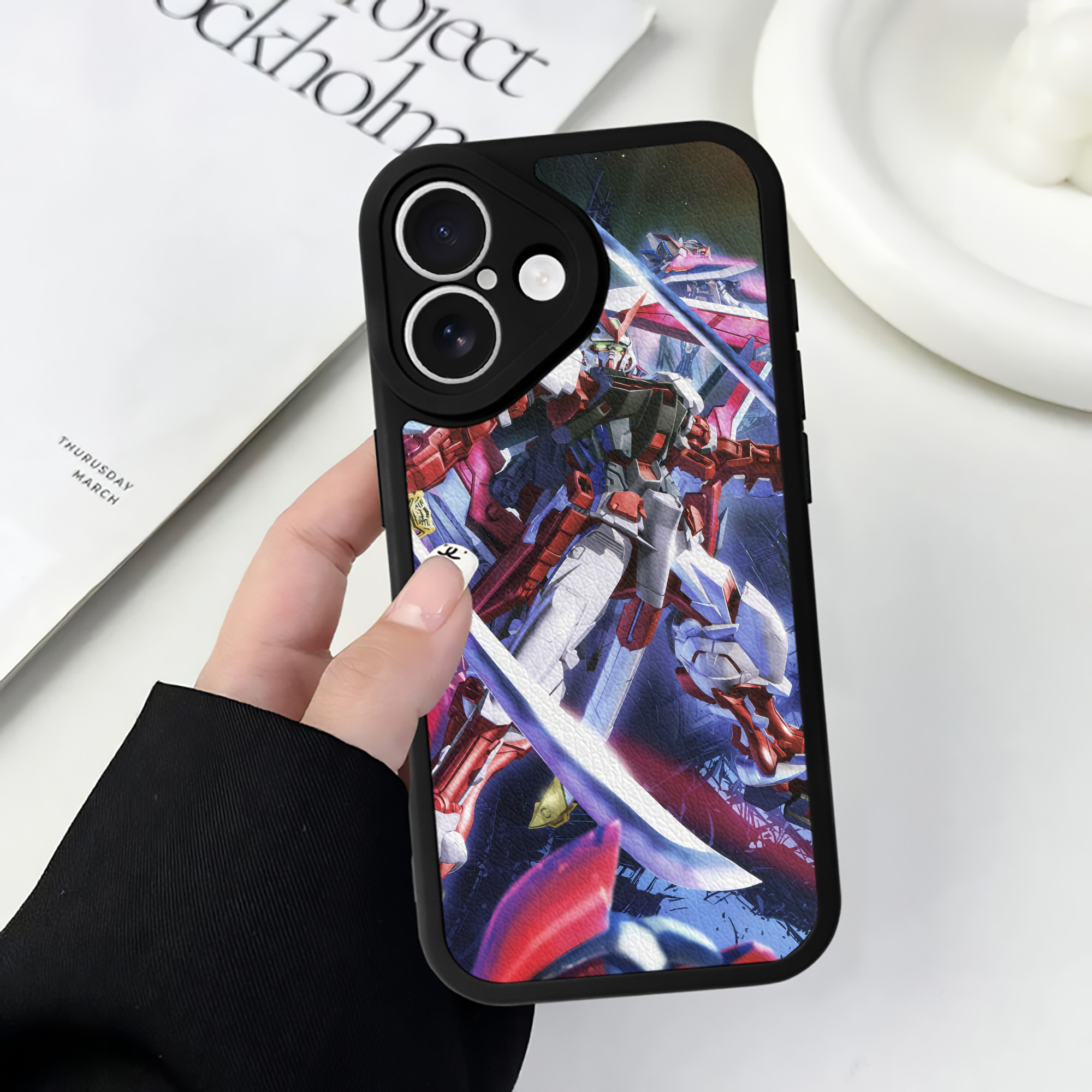 （画像用） 機動戦士ガンダム Mobile Suit Gundam 【iPhone 16シリーズ対応】シリコンスマホケース（レザー調） 材質：シリコン